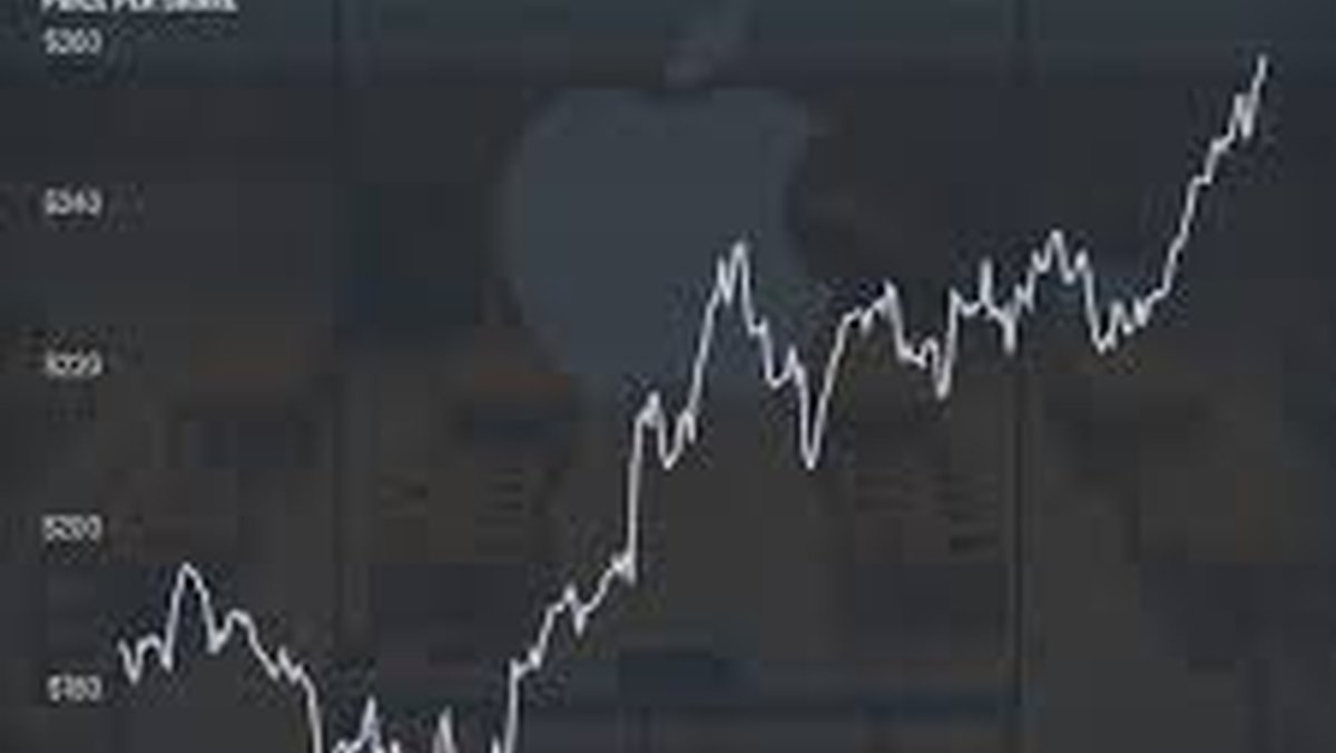 Apple Hits $4 Trillion Market Cap Amid AI Expansion