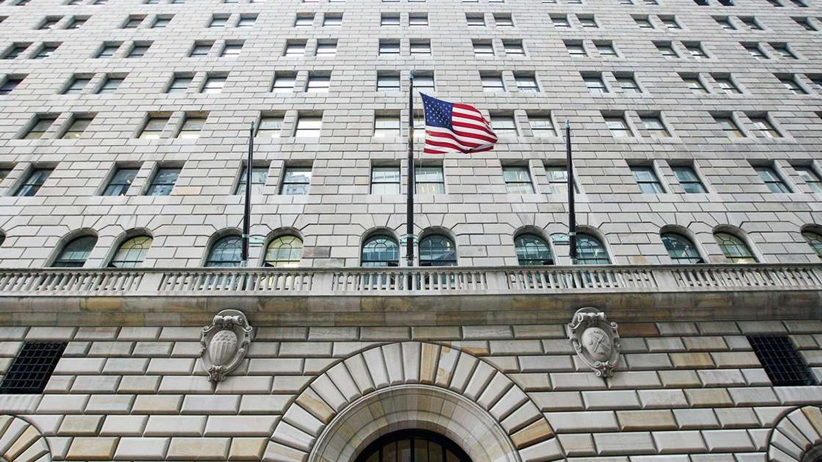 Fed Adds Liquidity While On-Chain Stablecoins Surge: Reading Today’s Crypto & Macro Signals