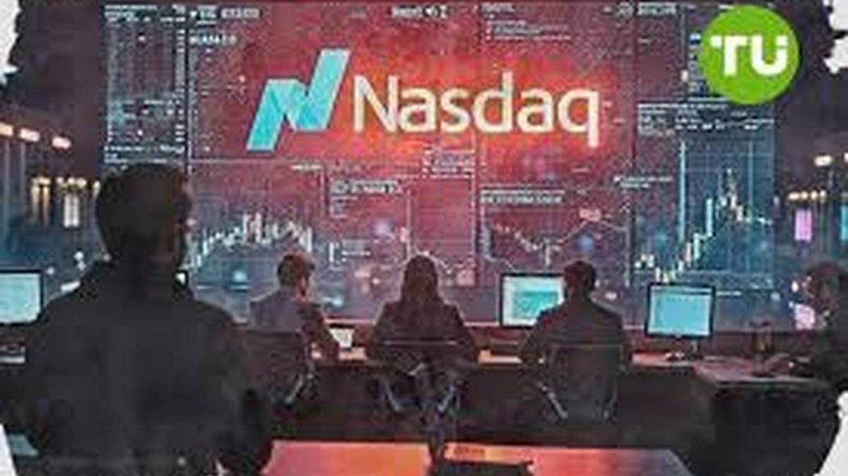 Nasdaq Extends Gains as Mega-Cap Tech Outperforms