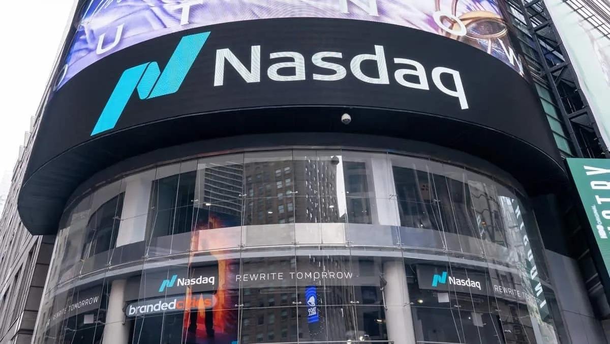 Strategy (MSTR) Stays in the Nasdaq 100: Tech Stock or Listed Bitcoin Vault?